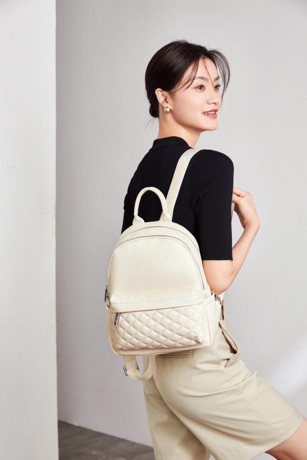 ootd inspo ke kampus pakai vivi backpack plus
