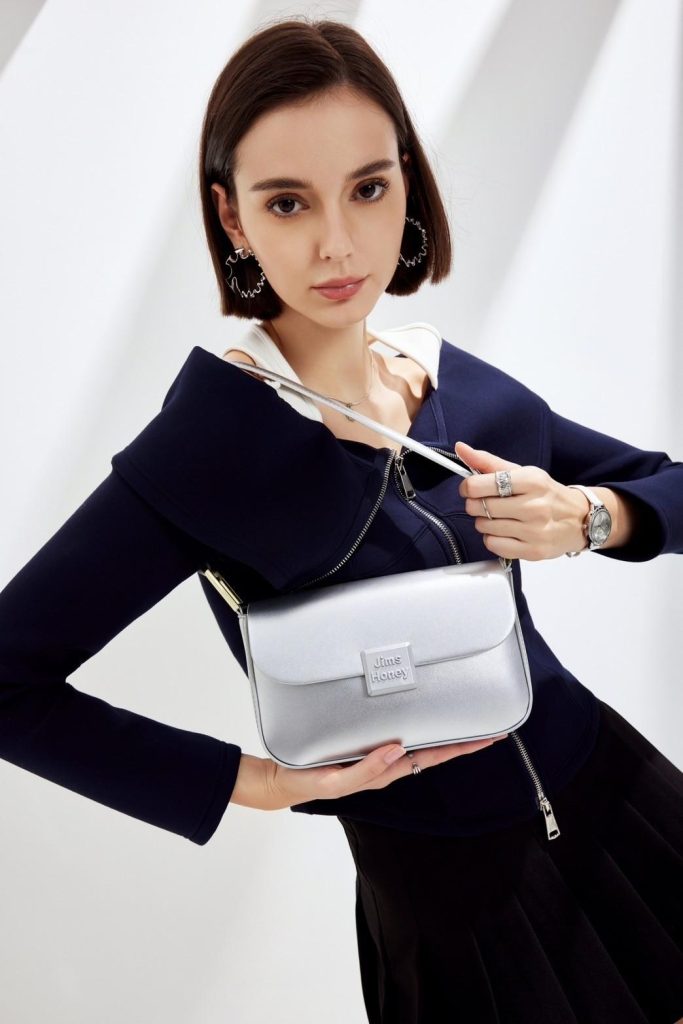 outfit ke puncak bogor pakai tami bag