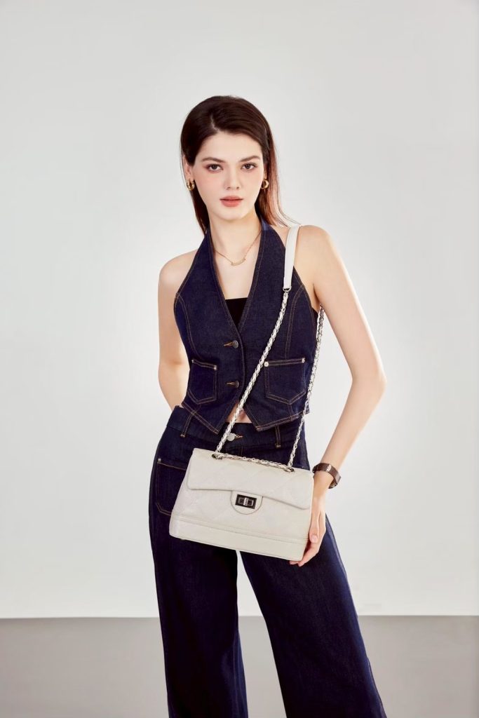 outfit wisata mangrove pakai nikita bag