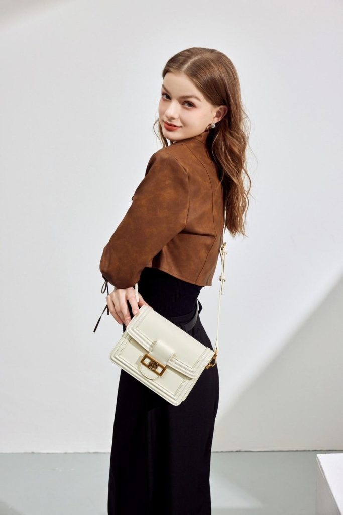 ootd liburan ke malang pakai dianty bag