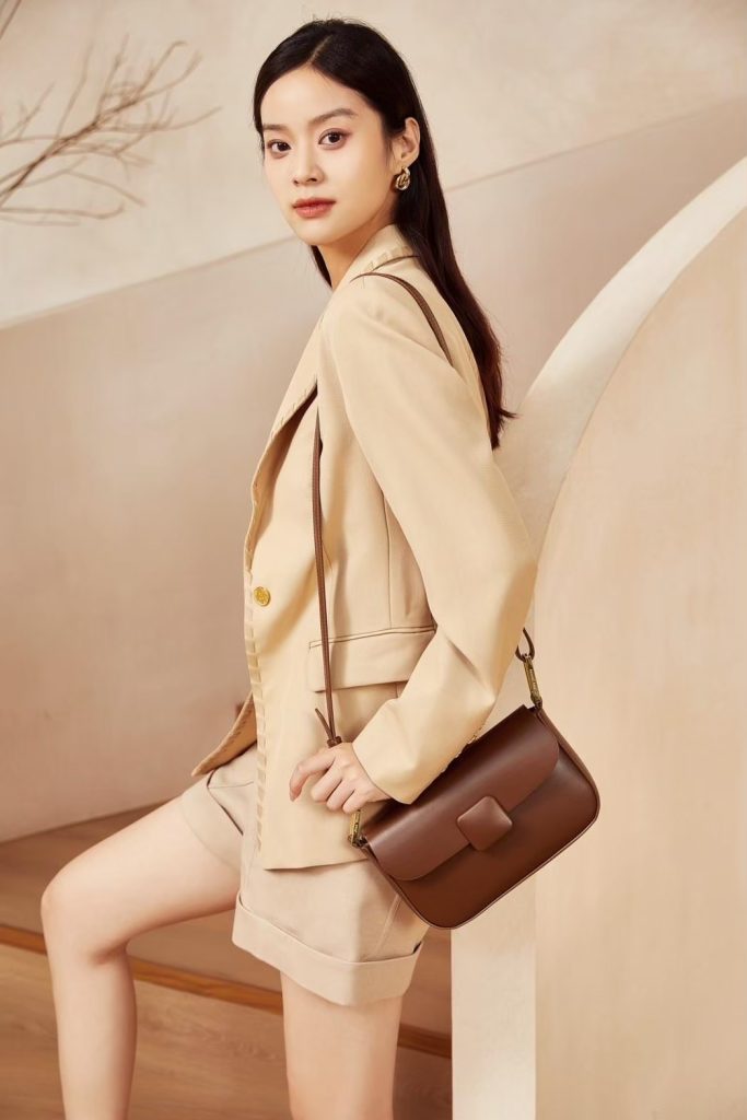 ootd ala parisian chic style pakai ashley bag