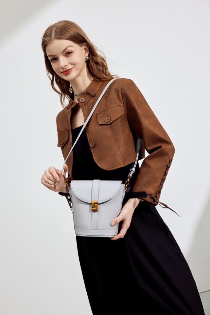 outfit musim hujan pakai lita bag