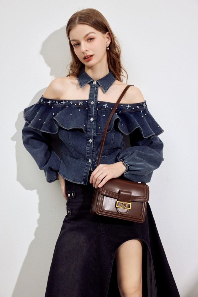 outfit denim casual pakai dianty bag