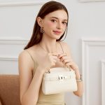 ootd classy style untuk lunch pakai marien bag