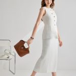 inspirasi clean outfit yang stylish pakai reta bag