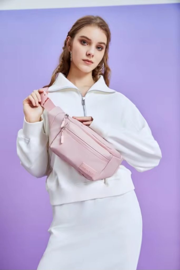 ide ootd jalan sehat pakai okta waist bag