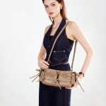 ootd pakai celana cutbray dan alea bag