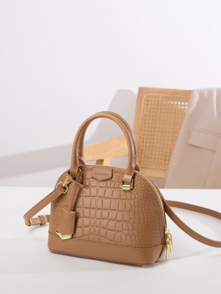 Outfit Lebaran Pakai Rok dan Aries Bag