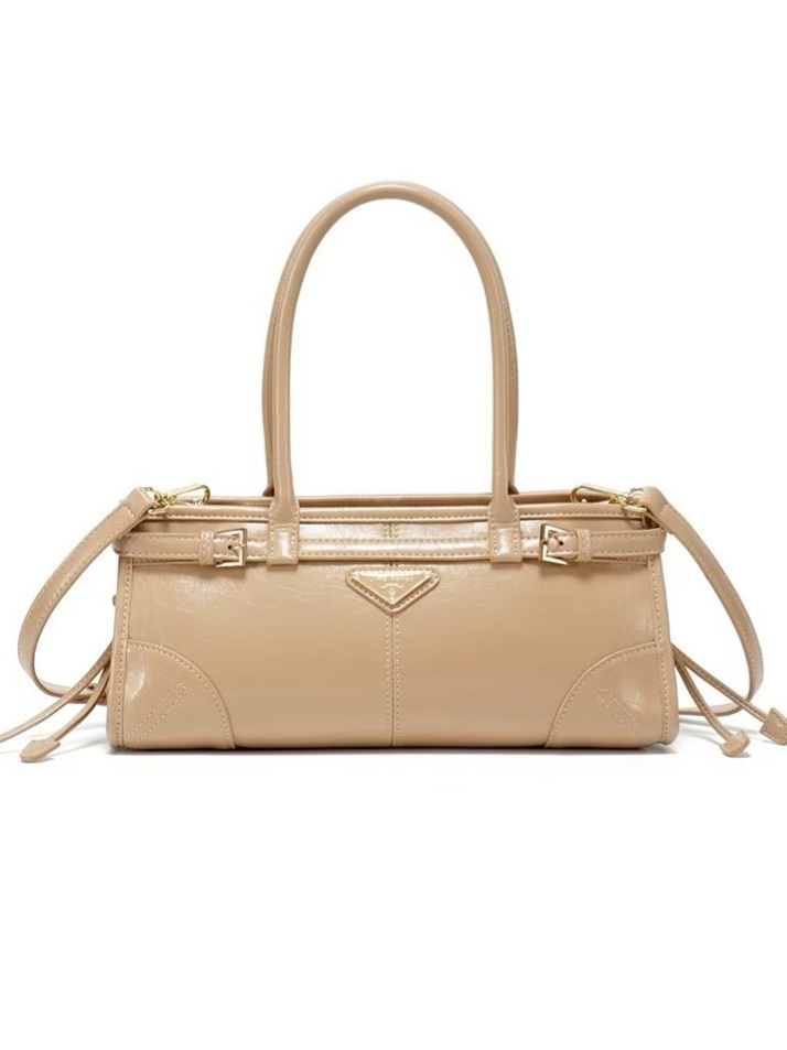 OOTD Kondangan Hijab yang Elegan Pakai Lume Bag