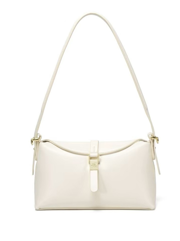 OOTD Bukber Pakai Gamis dan Verre Bag