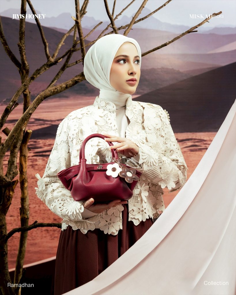 Outfit Lebaran yang Simple tapi Elegan Pakai Aisha Bag