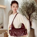 Outfit Minimalis Elegan Pakai Tiana Bag