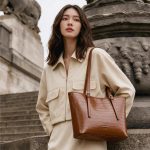 Chic Outfit untuk Jalan-jalan yang Nyaman tapi Stylish