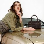 OOTD Kemeja Oversized Wanita yang Stylish dan Simple